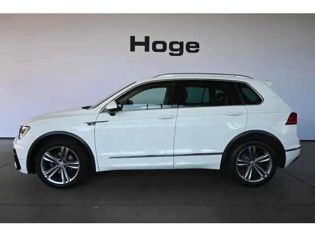 Volkswagen Tiguan 1.4 TSI Highline R-Line Clima Navigatie Carplay 1e Eigenaar Trekhaak Rijklaarprijs...