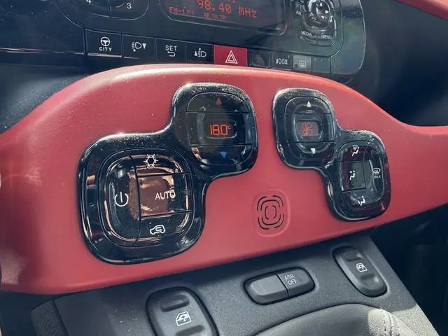 Fiat Panda 1.2 Lounge ✅  Climate control ✅  Bluetooth ✅  Parkeersens ✅ NAP