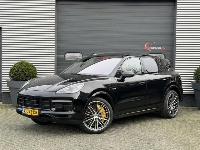 Porsche Cayenne 4.0 Turbo S E-Hybrid 680 PK | Keramische Remmen | Panoramadak | Head-Up Display | 36...