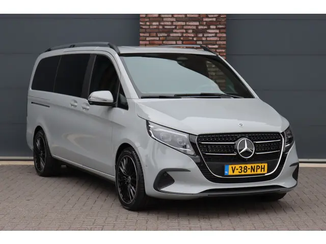 Mercedes-Benz V-klasse 250d L2 Avantgarde | Distronic | AMG | Trekhaak | Standverwarming | Surround...