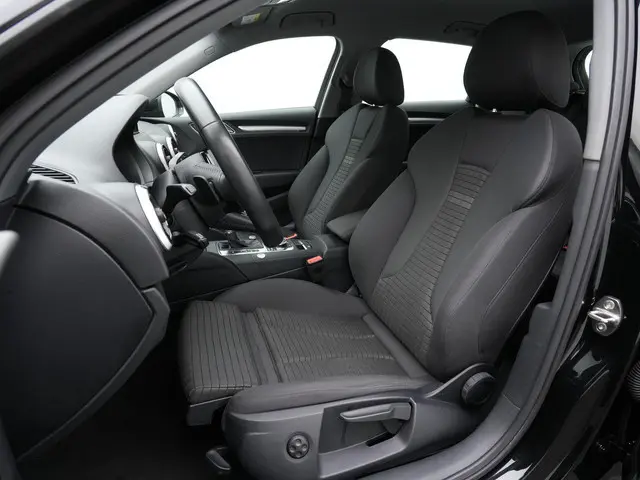 Audi A3 Sportback 40 e-tron 204 pk Advance Sport | Trekhaak | Matrix LED | Achteruitrijcamera | Stoe...