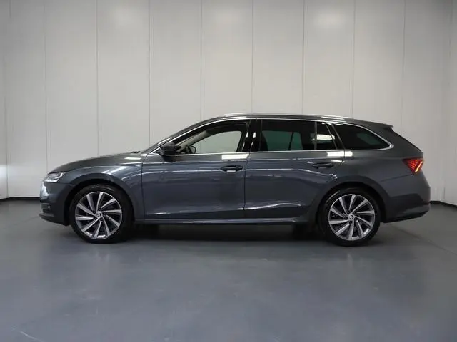 Skoda Octavia Combi 1.5 e-TSI Aut. Business Edition Plus NAVI/CAMERA/LED/TREKH./18"LMV!