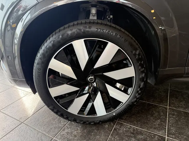 Volvo XC90 2.0 T8 Recharge AWD Plus Bright ** Ventilatie ** Luchtvering ** Panodak **