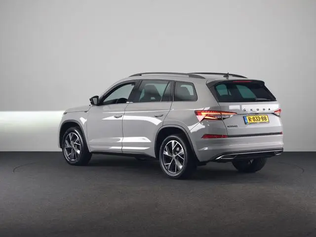 Skoda Kodiaq 1.5 TSI Sportline Business 150 pk Automaat (DSG) | Navigatie | Parkeersensoren | Achter...