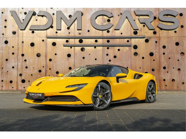 Ferrari SF90 Stradale 4.0 V8 | Lift | Carbon | Racing Seats | Giallo Triplo Strato |