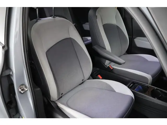 Volkswagen ID.3 First Plus 204pk 58 kWh Camera Stoelverwarming Dynamisch LED Keyless Navigatie