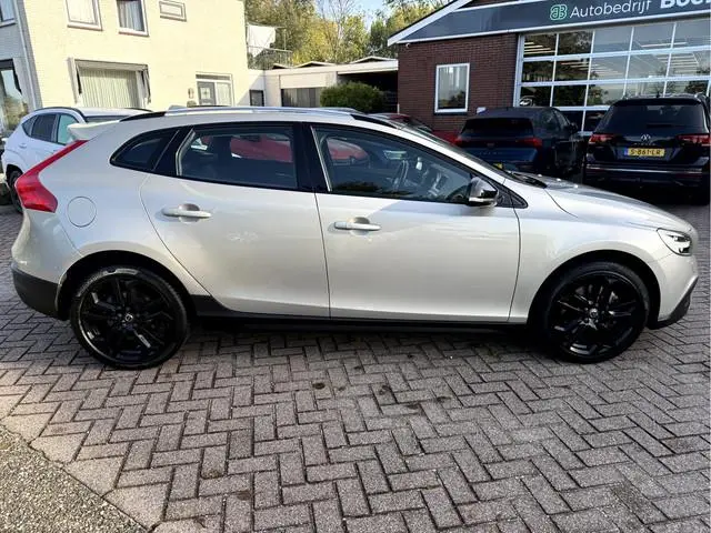 Volvo V40 Cross Country 1.5 T3 Nordic+ Luxury Panoramadak, 18''Lmv, Trekhaak