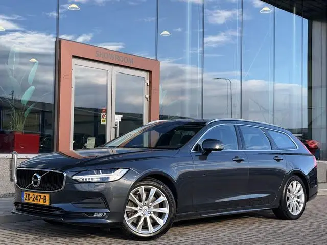 Volvo V90 2.0 T4 Momentum | Apple Carplay | ACC | Elek. Trekhaak | Stoel/Stuurverwarming | Achterban...