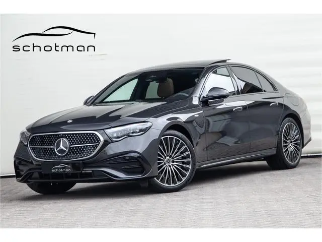 Mercedes-Benz E-klasse 400 e 4MATIC AMG Premium Plus, Hyperscreen, Pano, Leder, Head-up, Distronic,...