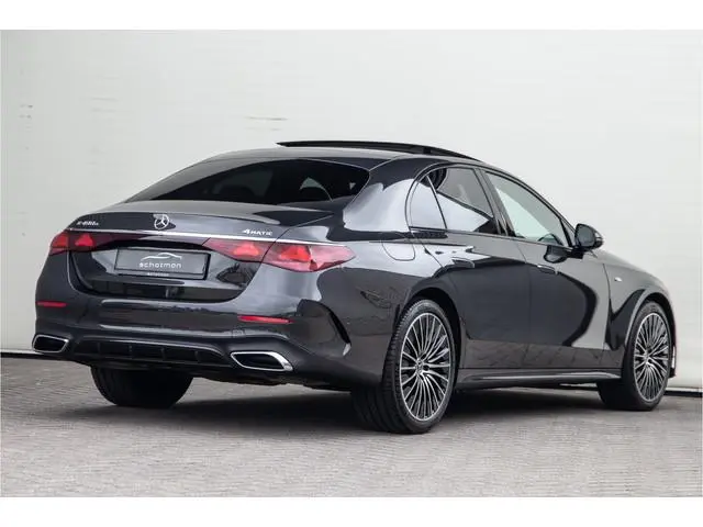 Mercedes-Benz E-klasse 400 e 4MATIC AMG Premium Plus, Hyperscreen, Pano, Leder, Head-up, Distronic,...