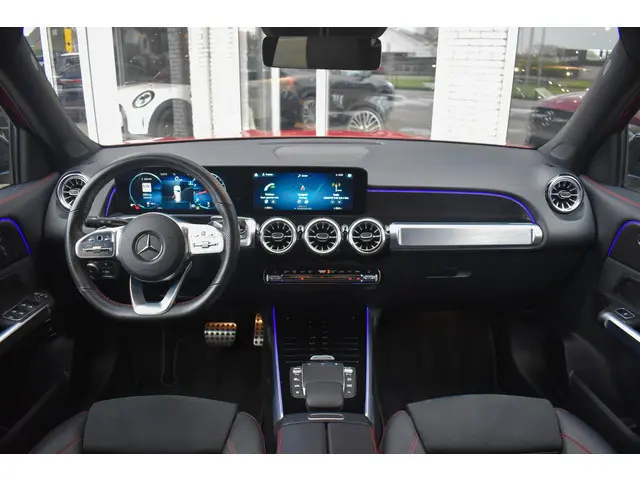 Mercedes-Benz GLB 200 AMG-Line Trekhaak Pano Sfeer Elektr. Stoelen