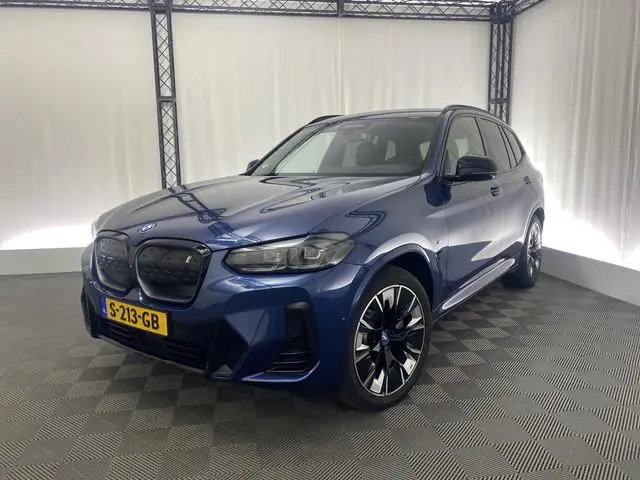 BMW iX3 High Executive 80 kWh Automaat | Pano | CarPlay | H&K | Memory Stoel | 360' Camera |