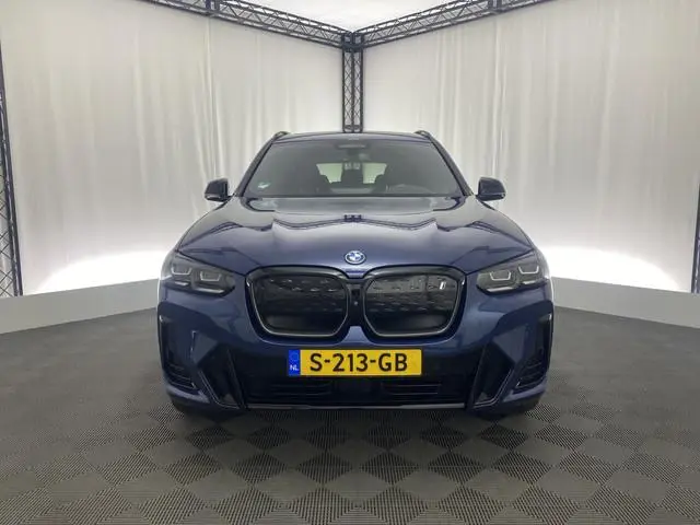 BMW iX3 High Executive 80 kWh Automaat | Pano | CarPlay | H&K | Memory Stoel | 360' Camera |