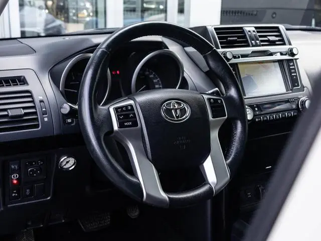 Toyota Land Cruiser 2.8 D-4D-F Challenger Blind Van | Cruise Control | Leder | Trekhaak | Navigatie...