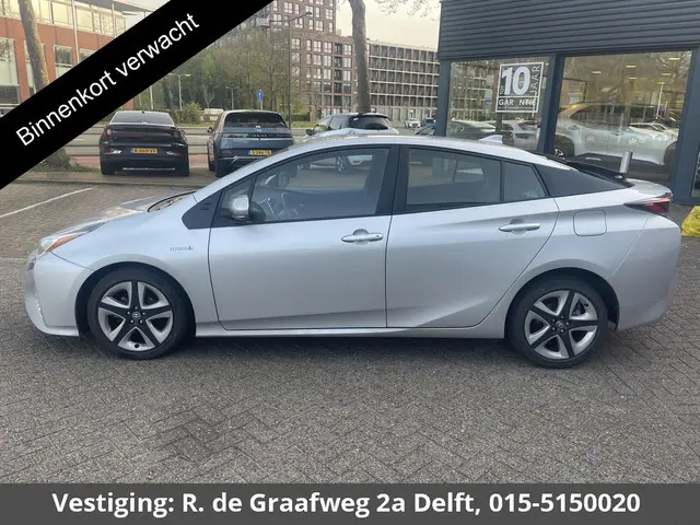 Toyota Prius 1.8 Dynamic | Parkeersensoren | Navigatie | Afneembare trekhaak |