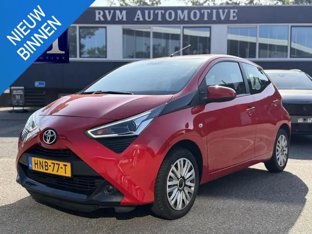 Toyota Aygo 1.0 VVT-i x-play AUTOMAAT | APPLE CARPLAY / ANDROID AUTO | CAMERA | AIRCO | ONDERHOUD UI...