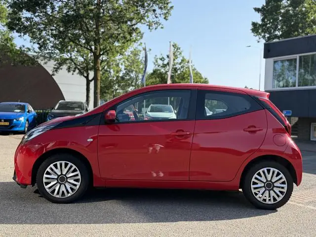 Toyota Aygo 1.0 VVT-i x-play AUTOMAAT | APPLE CARPLAY / ANDROID AUTO | CAMERA | AIRCO | ONDERHOUD UI...