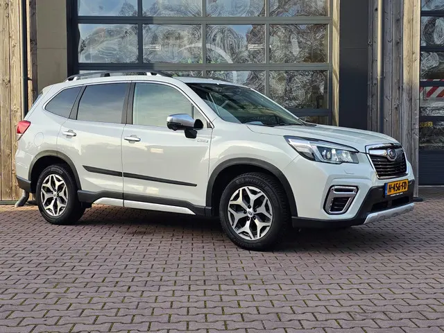 Subaru Forester 2.0i e-BOXER Luxury | Automaat | Trekhaak | Elek. klep | X Mode | ACC | Stoelverwarming |