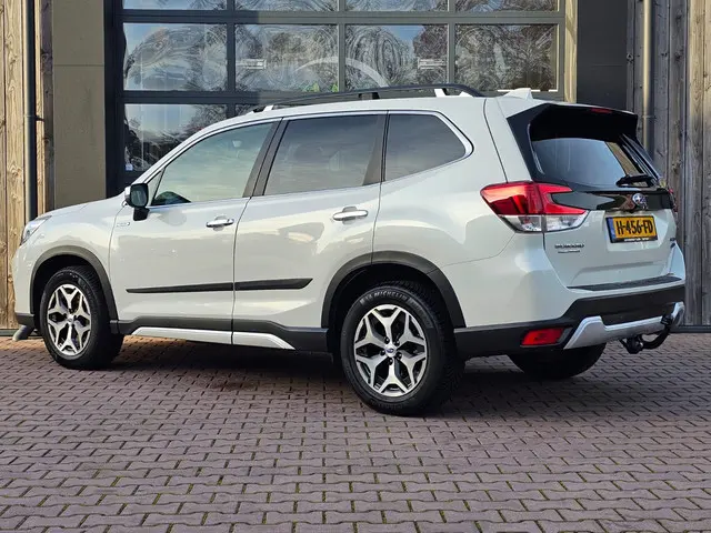 Subaru Forester 2.0i e-BOXER Luxury | Automaat | Trekhaak | Elek. klep | X Mode | ACC | Stoelverwarming |