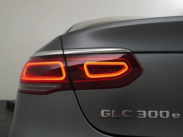 Mercedes-Benz GLC 300e Coupé AMG 4Matic // SoH 98,6% // Burmester // Magno Grijs // Nw. Banden // Di...