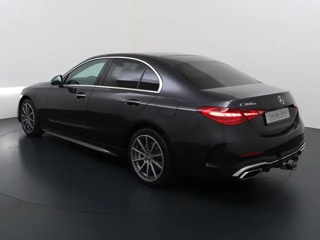 Mercedes-Benz C-klasse 300e AMG // Trekhaak // Memory // 360 Camera // Keyless // Digital Light // P...