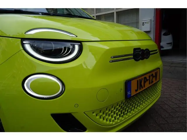 Fiat 500 e La Prima | Ultra Luxe | Leer | Panorama | Adaptive cruise + Lane | Apple Carplay | 17inck...