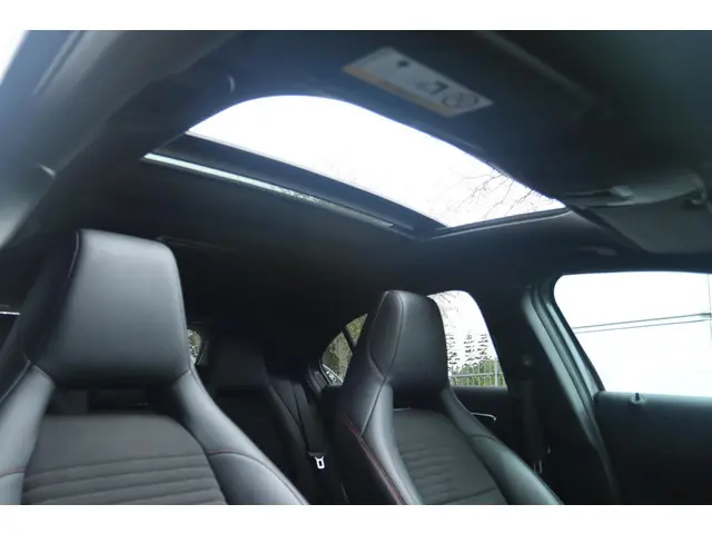 MERCEDES-BENZ A-KLASSE AMG 45 4MATIC 381PK | PANO | CARPLAY | HARMAN/KARDON | LED | CAMERA | CRUISE...