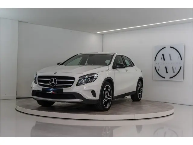 Mercedes-Benz GLA-klasse 200 Prestige 157PK | 19'' AMG Velgen | PDC | Bluetooth | Stoelverw.