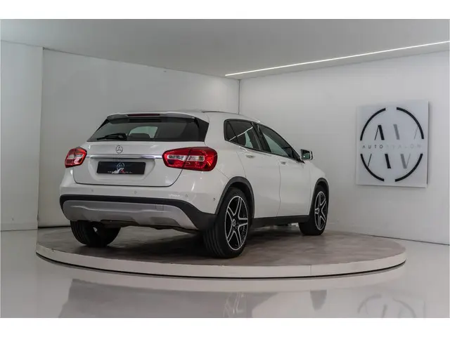 Mercedes-Benz GLA-klasse 200 Prestige 157PK | 19'' AMG Velgen | PDC | Bluetooth | Stoelverw.