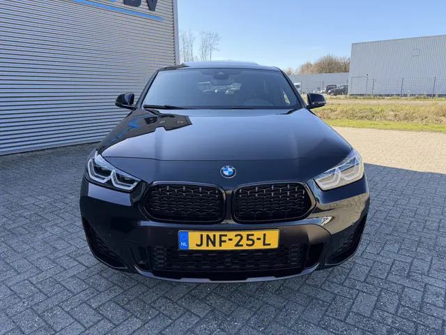 BMW X2 sDrive20i High Executive M Sport Mesh Edition Panoramadak 19 Inch M Sportzetels DAB  Carplay