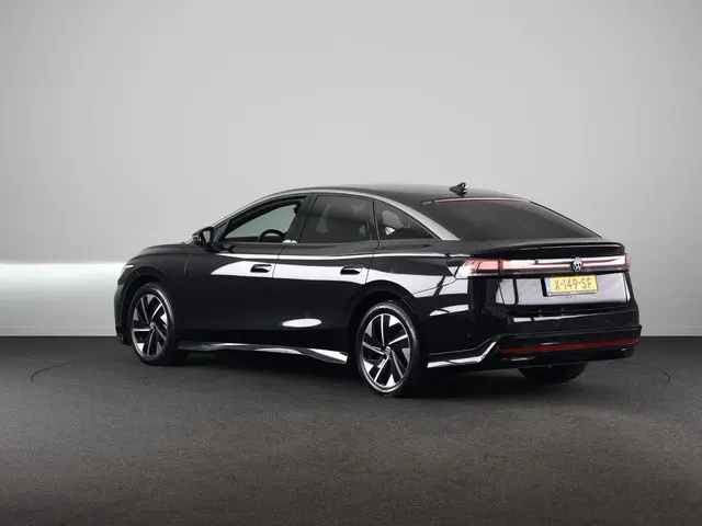 Volkswagen ID.7 Pro Business 77 kWh SOH 100% | 285PK | Navigatie | Camera | Elektrische klep | Warmt...