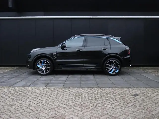 Lynk & Co 01