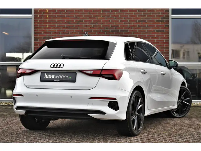 Audi A3 Sportback 35 TFSI 150pk Pano El-Klep Keyless Optic-black Carplay