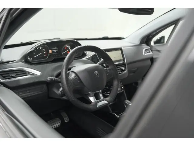 Peugeot 2008 PureTech 110 EAT6 GT Line | Trekhaak | Camera | Panoramadak | Allseason Banden