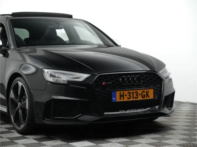 Audi RS3 Sportback 2.5 TFSI 550pk quattro Panoramadak, Carbon intake, Schaalstoelen, Dealer-onderhou...