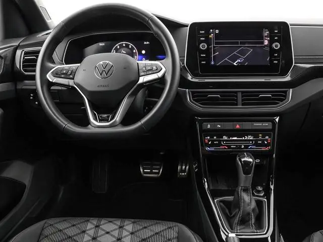 Volkswagen T-Cross 1.5 TSI 150pk DSG R-Line Edition  Camera · Afneembare trekhaak · Stoelverwarming...