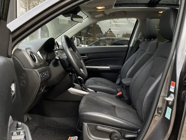 Suzuki Vitara 1.5 Hybrid Style | Panoramadak | Adaptieve Cruise Control | Keyless Entry | Stoelverwa...