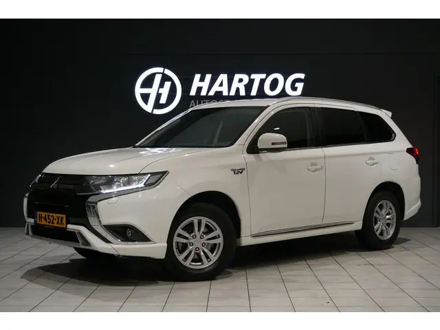 Mitsubishi Outlander 2.4 PHEV Pure + TREKHAAK / CARPLAY / CAMERA / STOELVERWARMING /