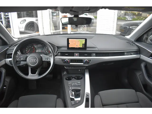 Audi A4 Avant 35 TFSI Sport Trekhaak Navi Xenon/LED