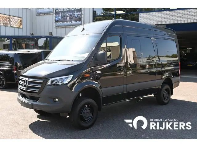 Mercedes-Benz Sprinter 319 CDI 4x4 L2H2 AWD Draaistoelen, 360 Graden camera, LED, Standkachel
