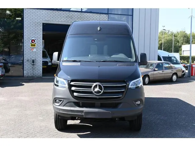 Mercedes-Benz Sprinter 319 CDI 4x4 L2H2 AWD Draaistoelen, 360 Graden camera, LED, Standkachel