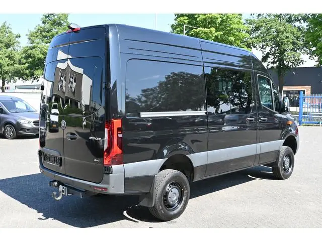 Mercedes-Benz Sprinter 319 CDI 4x4 L2H2 AWD Draaistoelen, 360 Graden camera, LED, Standkachel