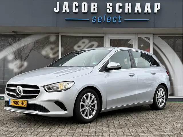 Mercedes-Benz B-klasse 180 Launch Edition Automaat / Parkeersensoren V-A / Cruise Control / Camera /...