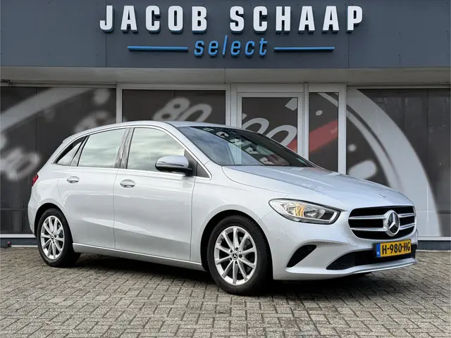 Mercedes-Benz B-klasse 180 Launch Edition Automaat / Parkeersensoren V-A / Cruise Control / Camera /...