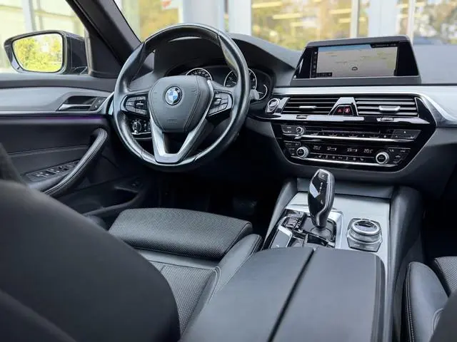 BMW 5-serie Touring 520i High Ex. Sport line