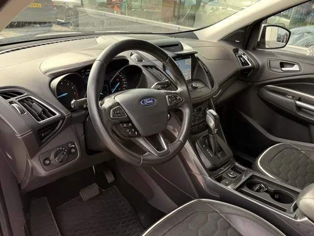 Ford Kuga 2.0 Vignale | Sony Audio | Stoel/Stuur verwarming | ACC | Pano | Leder | Trekhaak |