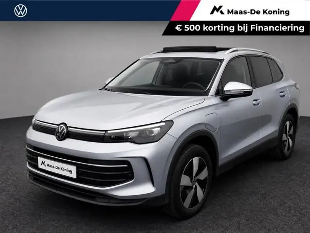 Volkswagen Tiguan 1.5eHybrid 150kW/204PK Life Edition · Panoramadak · Camera + Parkeersensoren · Sto...