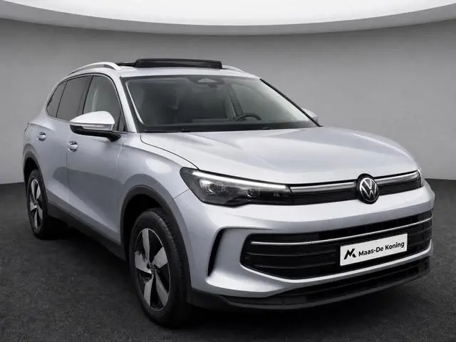 Volkswagen Tiguan 1.5eHybrid 150kW/204PK Life Edition · Panoramadak · Camera + Parkeersensoren · Sto...