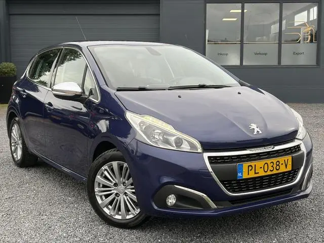 Peugeot 208 1.2 PureTech Blue Lease Executive ✓D-riem vv in 2023✓Navi✓Carplay✓Clima✓Cruise✓5 Deurs✓P...