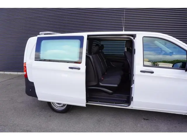 Mercedes-Benz Vito 140pk Automaat Euro6 Dubbele cabine 5 persoons Camera Trekhaak Crusie control